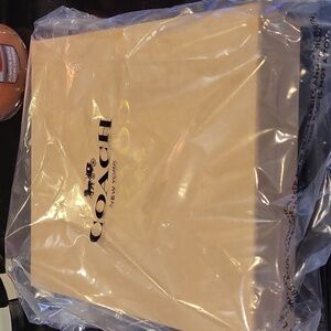 Coach  dog signature hp large dog leash gorgeous boxed bagged tagged ❤️ 😍